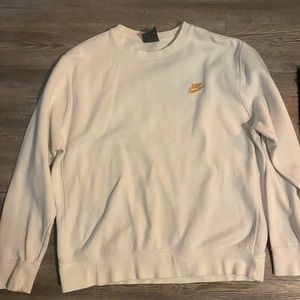 white nike sweatshirt